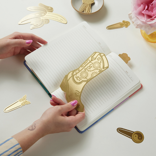 Bonherre mağazasından Designworks Ink marka, kovboy çizmesi temalı metal kitap ayracı.