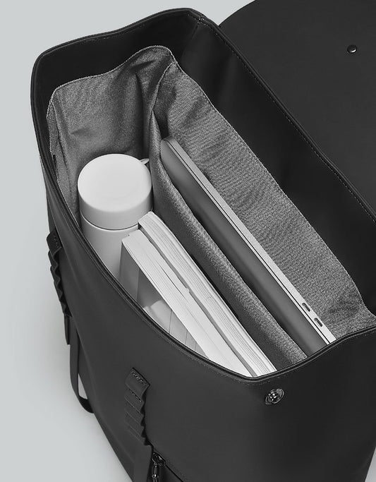 Bonherre mağazasından Gaston Luga marka, Splash 2.0 serisi, siyah renkli, 13 inç laptop bölmeli sırt çantası.