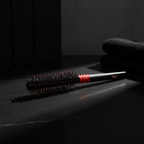 Bonherre mağazasından Uppercut Deluxe Quiff Roller, saç hacimlendirme ve quiff modelleri için profesyonel yuvarlak fırça.