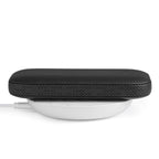 Bonherre mağazasından Lexon Powersound, siyah deri kaplamalı, 5000 mAh kablosuz powerbank ve 360 derece Bluetooth hoparlör özellikli lüks hibrit teknoloji ürünü.
