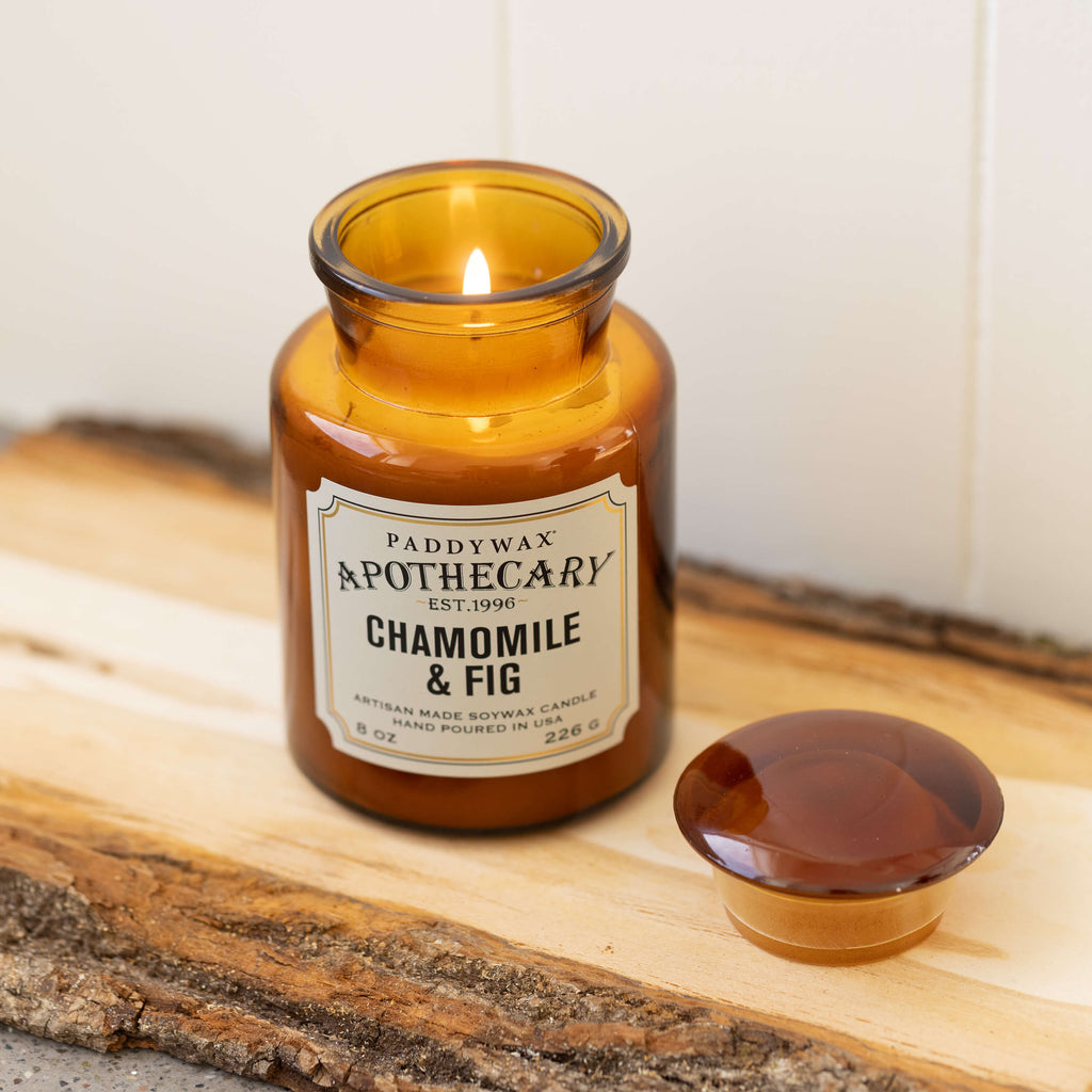Bonherre mağazasından Apothecary serisi papatya ve incir kokulu 226 gr cam mum.