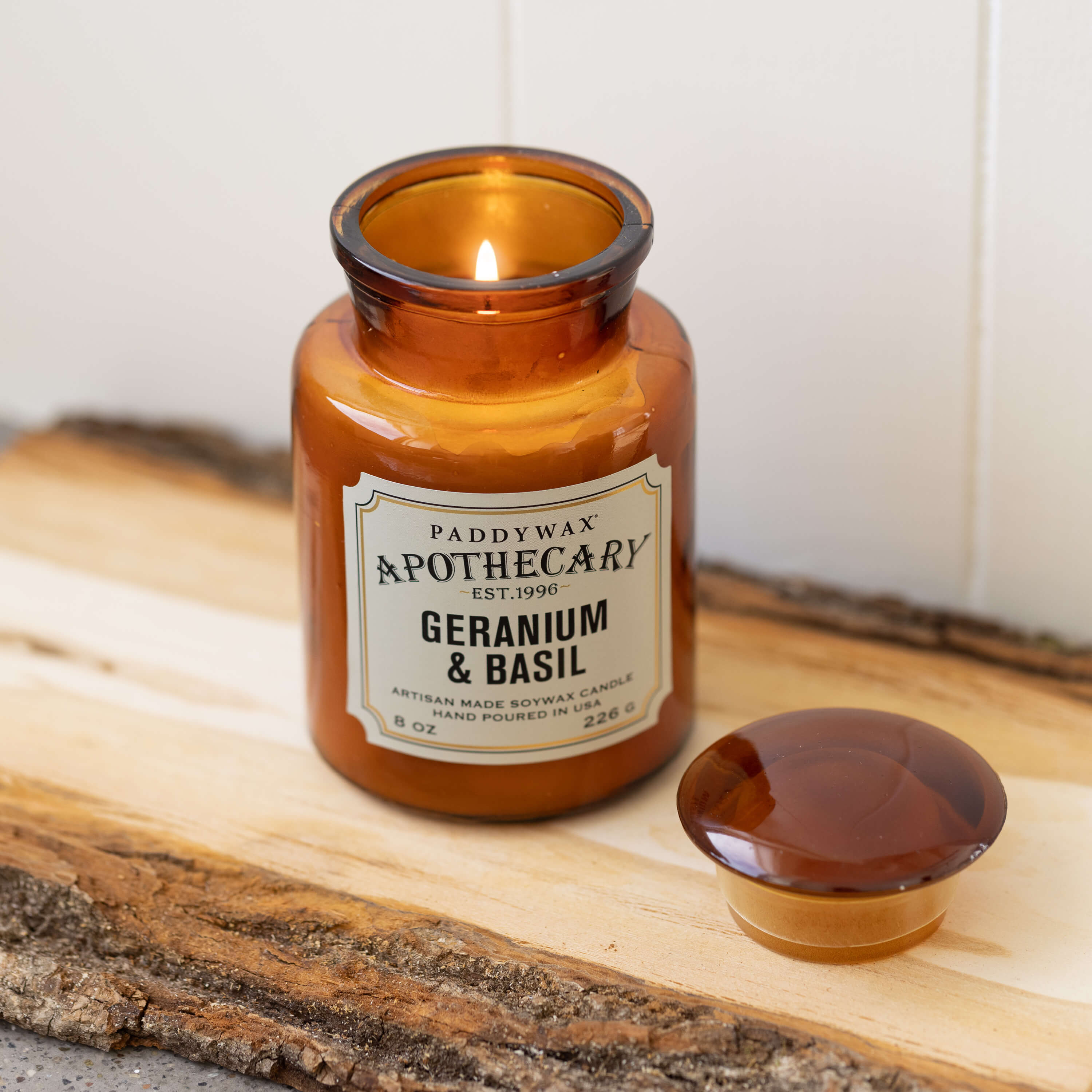 Bonherre mağazasından Apothecary serisi sardunya ve fesleğen kokulu 226 gr cam mum.