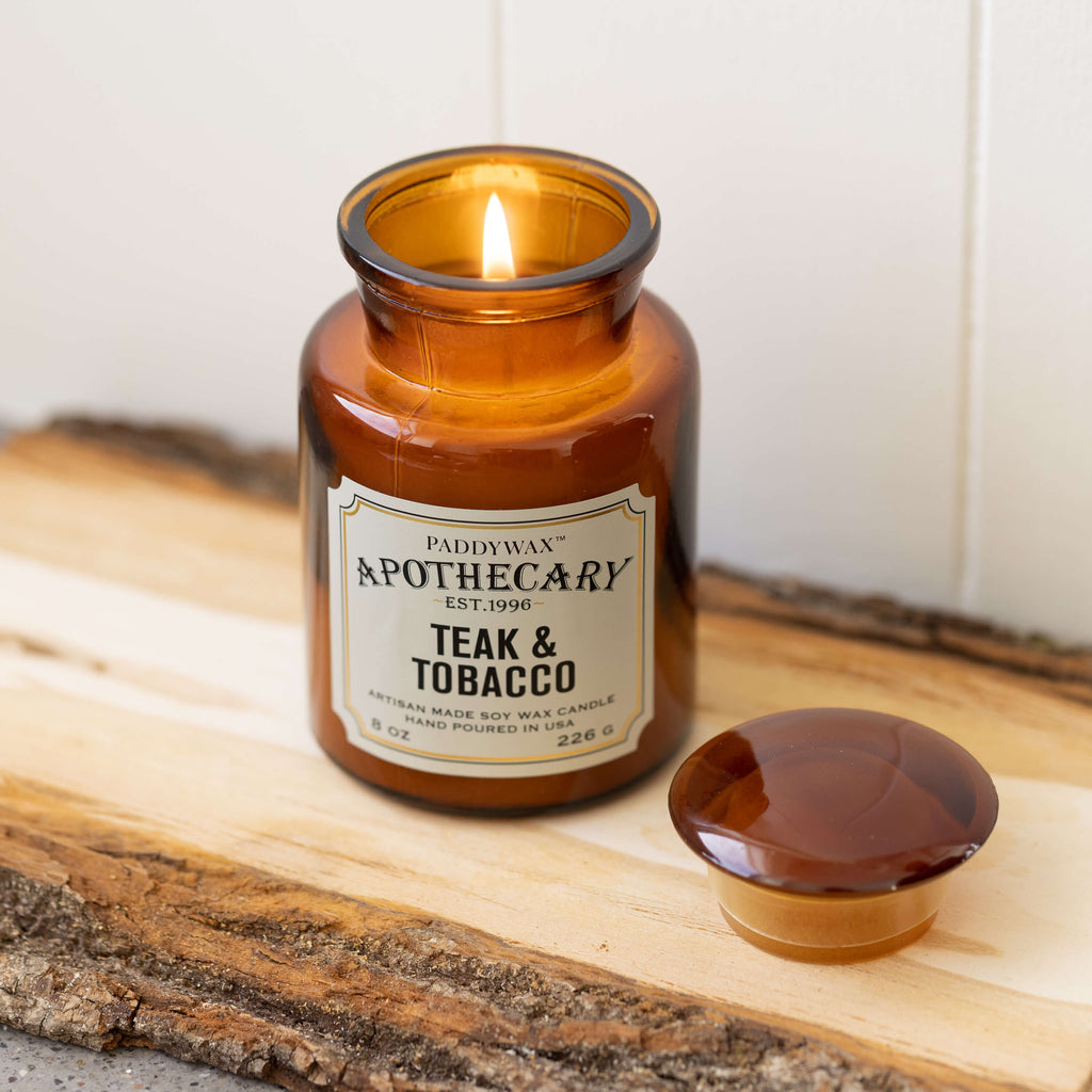 Bonherre mağazasından Apothecary serisi tik ağacı ve tütün kokulu 226 gr cam mum.