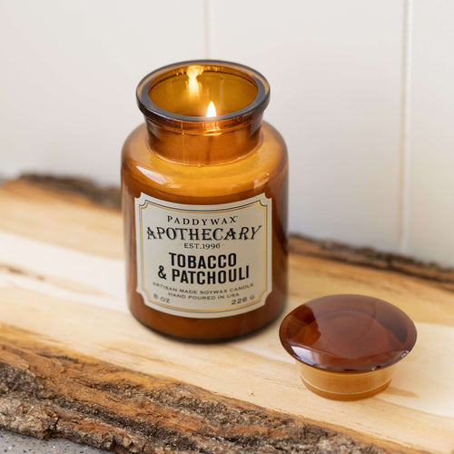 Bonherre mağazasından Apothecary serisi tütün ve paçuli kokulu 226 gr cam mum.