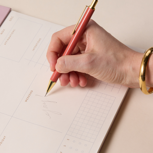 Bonherre mağazasından Designworks Ink marka, gül ağacı ve pembemsi renklerinde 2'li mekanik kurşun kalem seti.