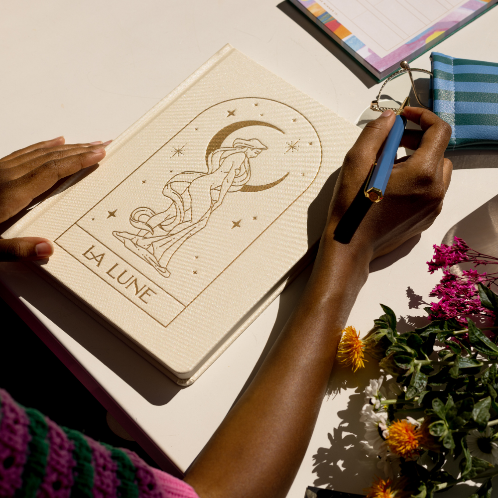 Bonherre mağazasından Designworks Ink marka, La Lune temalı jumbo boy defter.