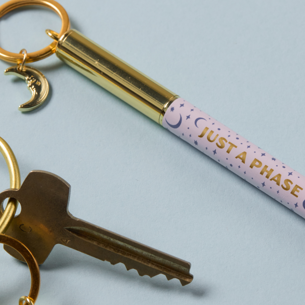 Bonherre mağazasından Designworks Ink marka, Just a Phase temalı kalem anahtarlık.