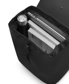 Bonherre mağazasından Gaston Luga marka, Dash Bucket serisi, siyah renkli, 13 inç laptop bölmeli sırt çantası.