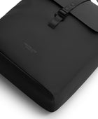 Bonherre mağazasından Gaston Luga marka, Dash Bucket serisi, siyah renkli, 13 inç laptop bölmeli sırt çantası.