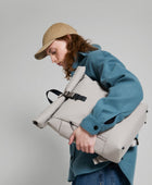 Bonherre mağazasından Gaston Luga marka, Rullen serisi, gri renkli, 13 inç laptop bölmeli sırt çantası.