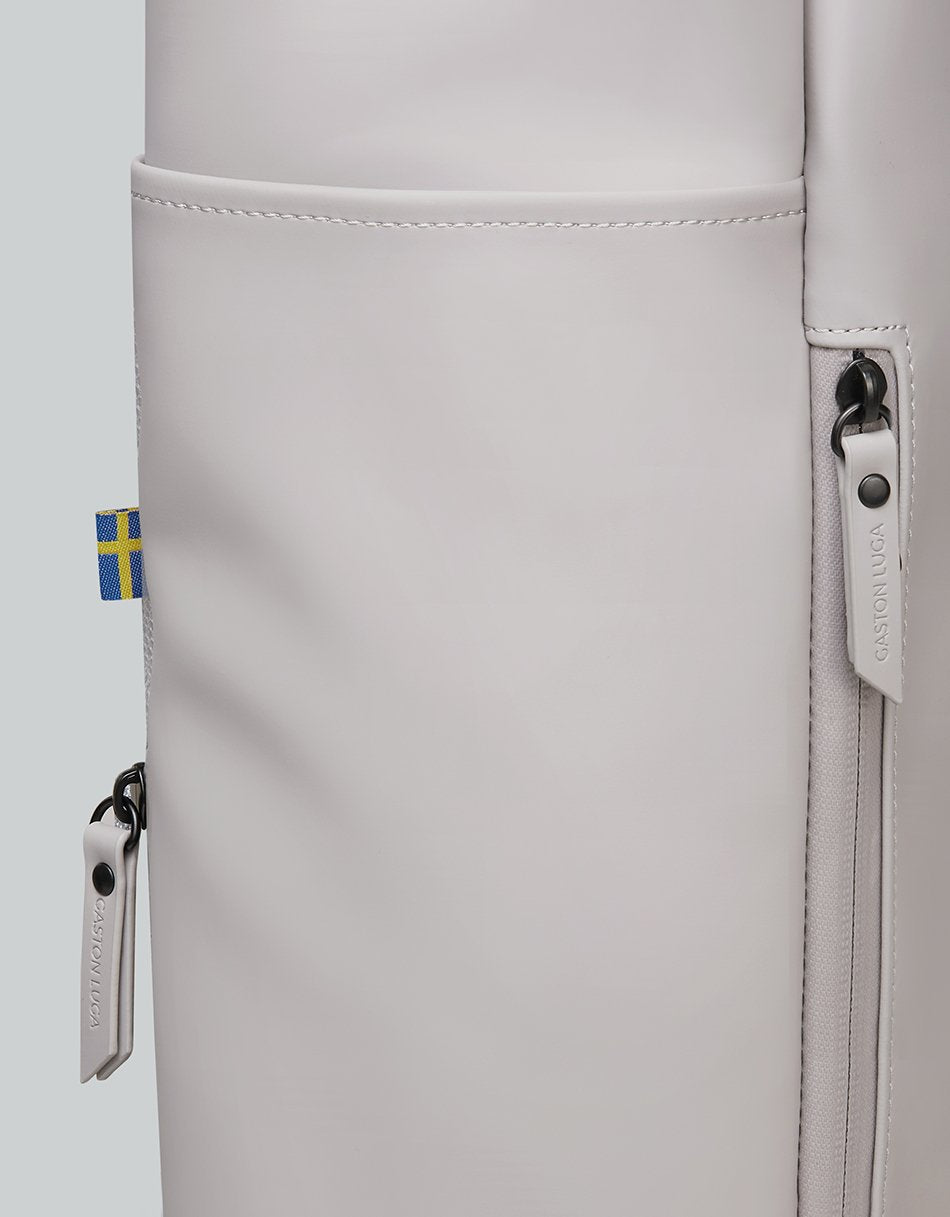 Bonherre mağazasından Gaston Luga marka, Rullen serisi, gri renkli, 16 inç laptop bölmeli sırt çantası.