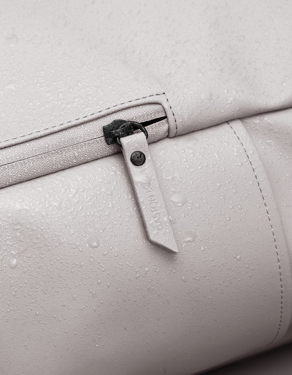 Bonherre mağazasından Gaston Luga marka, Rullen serisi, gri renkli, 16 inç laptop bölmeli sırt çantası.