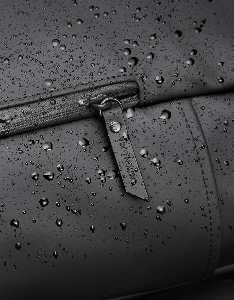 Bonherre mağazasından Gaston Luga marka, Rullen serisi, siyah renkli, 16 inç laptop bölmeli sırt çantası.