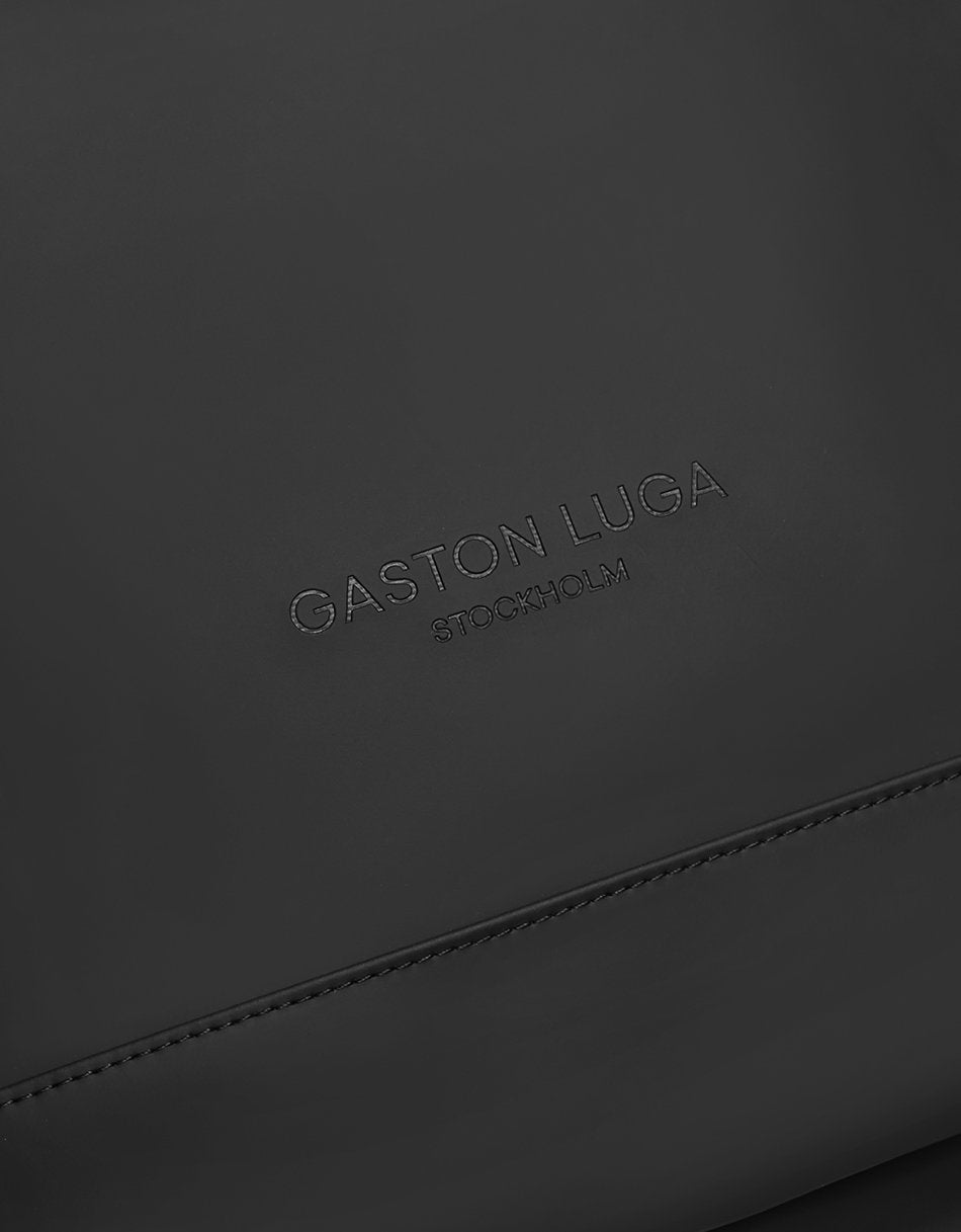 Bonherre mağazasından Gaston Luga marka, Rullen serisi, siyah renkli, 16 inç laptop bölmeli sırt çantası.