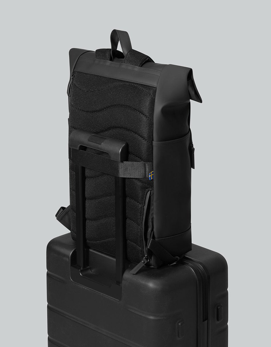 Bonherre mağazasından Gaston Luga marka, Rullen serisi, siyah renkli, 16 inç laptop bölmeli sırt çantası.