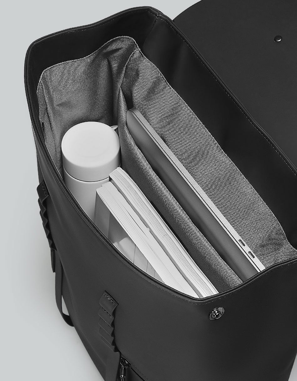 Bonherre mağazasından Gaston Luga marka, Splash 2.0 serisi, siyah renkli, 16 inç laptop bölmeli sırt çantası.