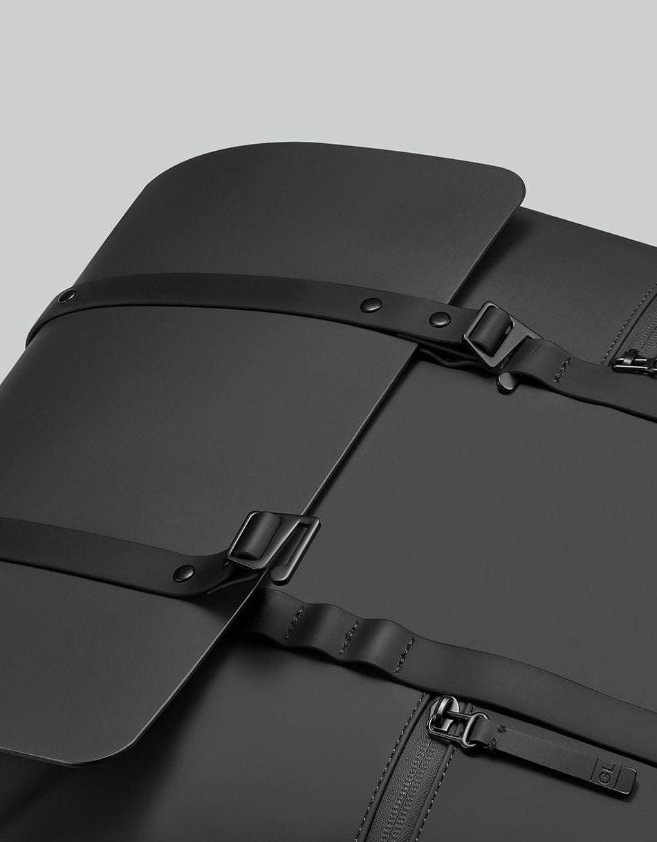 Bonherre mağazasından Gaston Luga marka, Splash 2.0 serisi, siyah renkli, 16 inç laptop bölmeli sırt çantası.