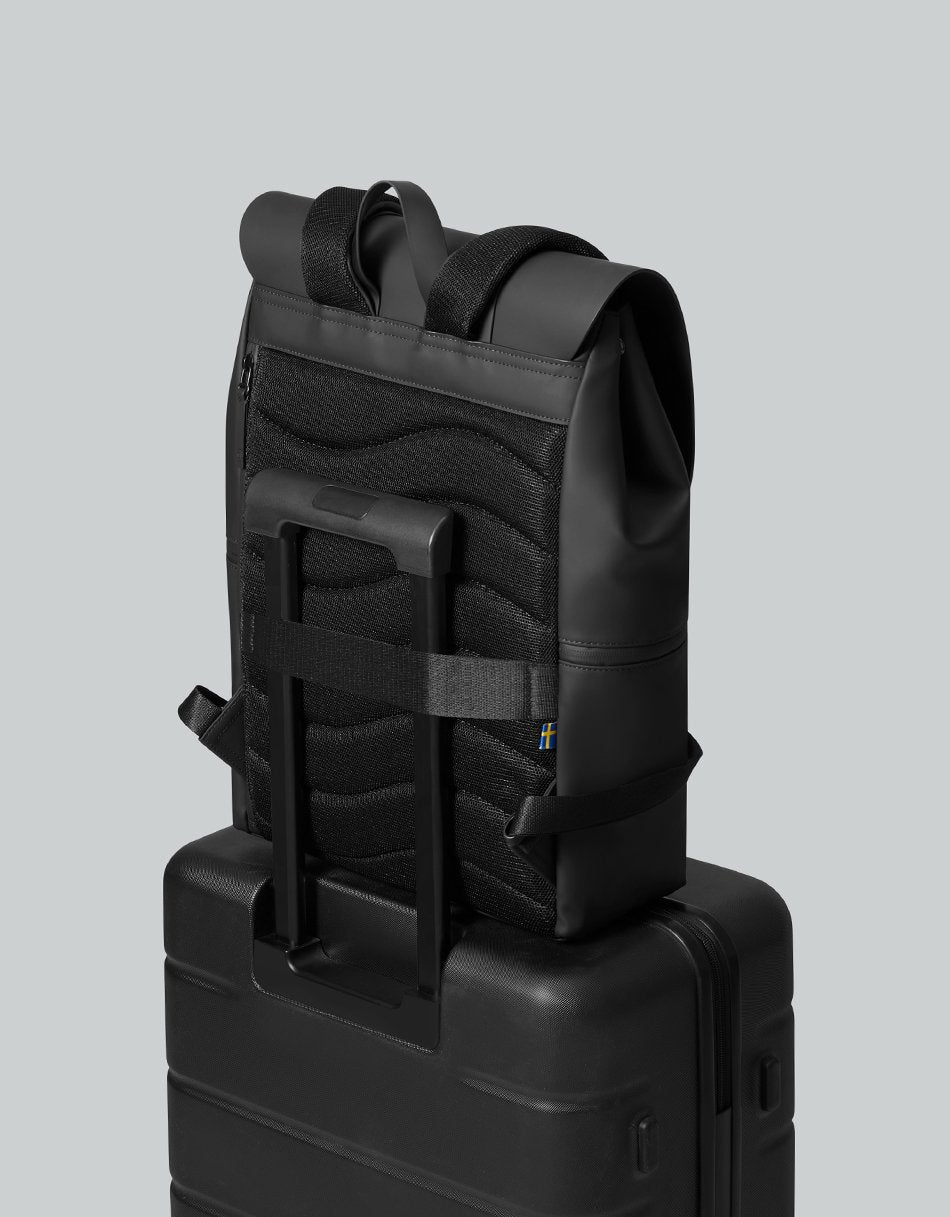 Bonherre mağazasından Gaston Luga marka, Splash 2.0 serisi, siyah renkli, 16 inç laptop bölmeli sırt çantası.