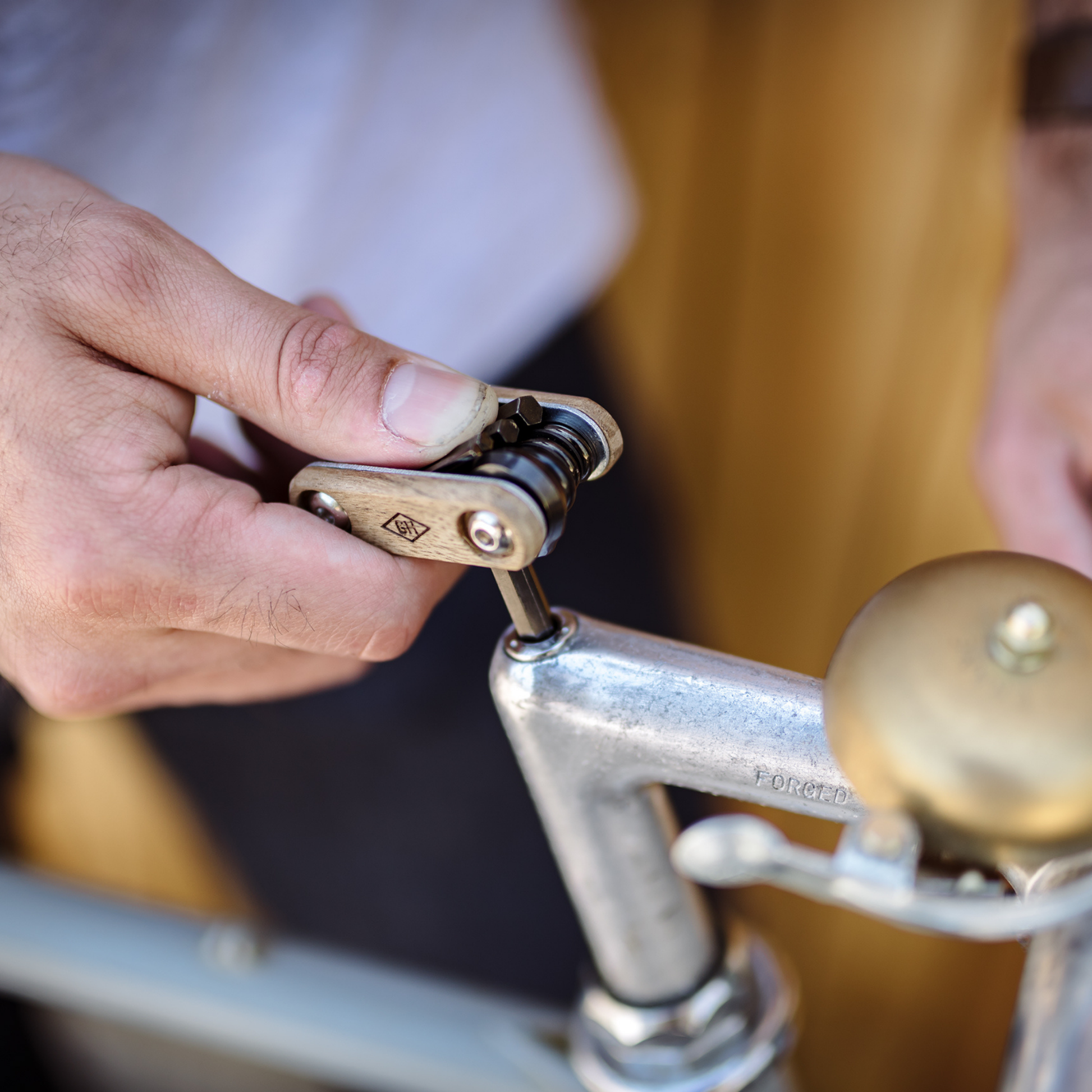 Bonherre mağazasından Gentlemen's Hardware marka, 8 fonksiyonlu mini bisiklet çok amaçlı alet.
