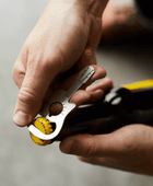 Bonherre mağazasından Gentlemen's Hardware marka, gitar şeklinde şişe açacağı.