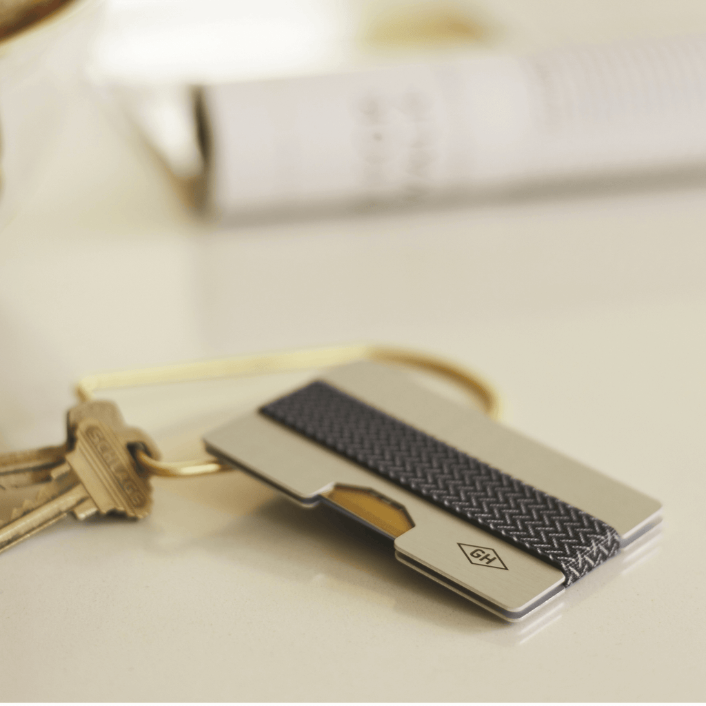 Bonherre mağazasından Gentlemen's Hardware marka, RFID korumalı, gümüş renkli alüminyum kartlık.