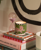 Bonherre mağazasından Paddywax markasına ait, kaplan desenli seramik kutuda, kara sedir ve incir kokulu 226 gr lüks mum.