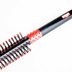 Bonherre mağazasından Uppercut Deluxe Quiff Roller, saç hacimlendirme ve quiff modelleri için profesyonel yuvarlak fırça.