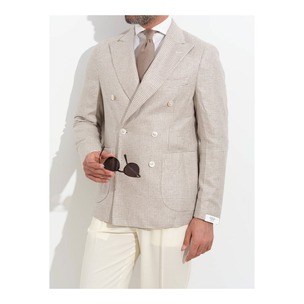 Bonherre mağazasından Borriello X Enis İnci bej Glen Check ipek kruvaze blazer ceket, model üzerinde önden görünüm.