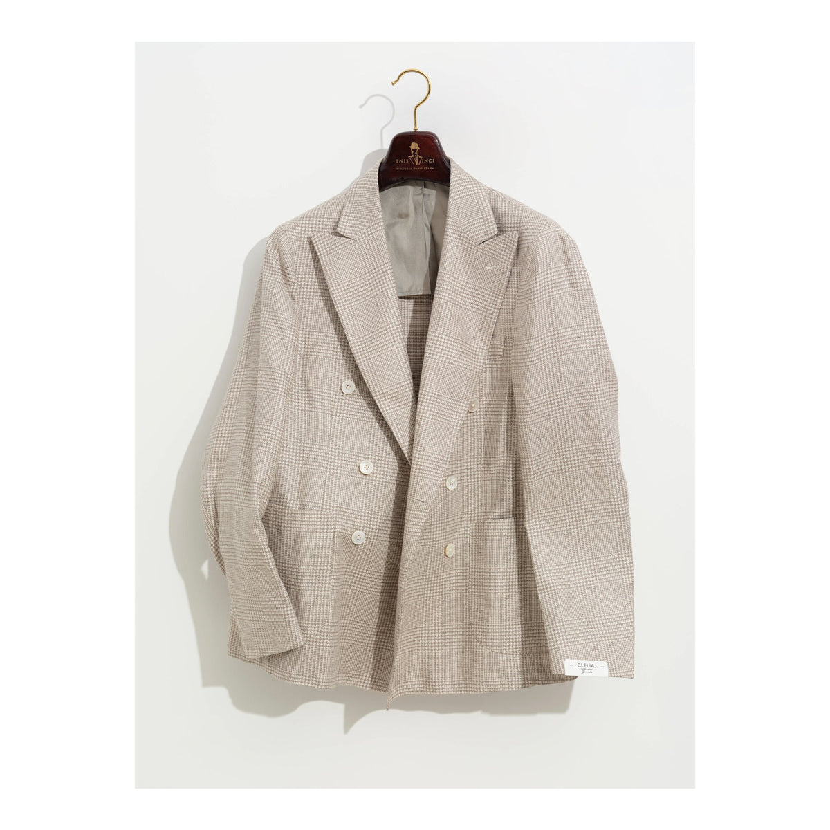 Bonherre mağazasından Borriello X Enis İnci bej Glen Check ipek kruvaze blazer ceket, askıda ürün görünümü.