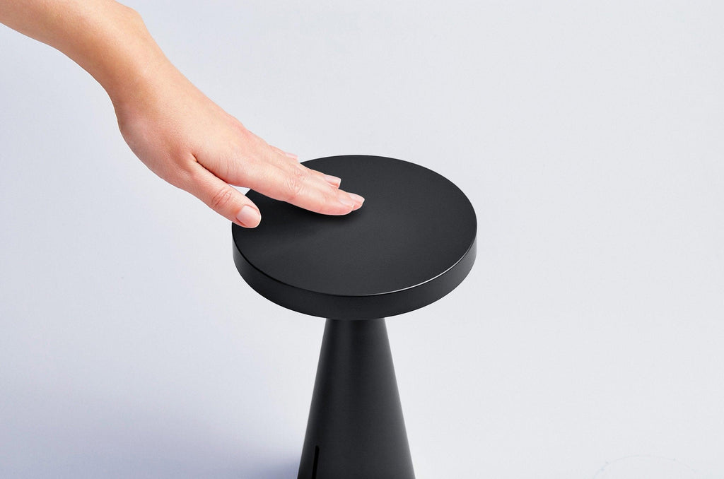 Lexon Mano Sensörlü Aydınlatmalı Dezenfektan Dispanseri Siyah - Bonherre