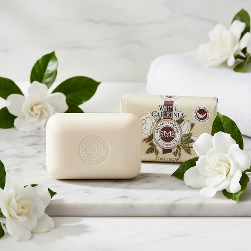 Bonherre mağazasından Monotheme Beyaz Gardenya (White Gardenia) katı sabun, çay ağacı yağı içeren kremsi çiçek kokulu lüks İtalyan sabunu.
